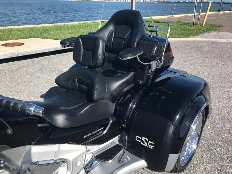 2012 Honda Gold Wing  - Image 4 of 4