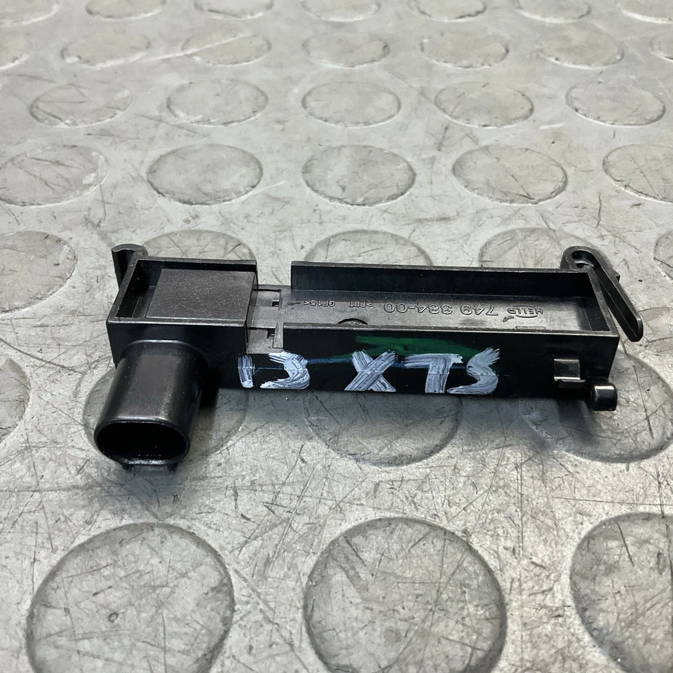 2013-2017 Cadillac XTS keyless entry antenna module Receiver OEM - Image 4 of 4