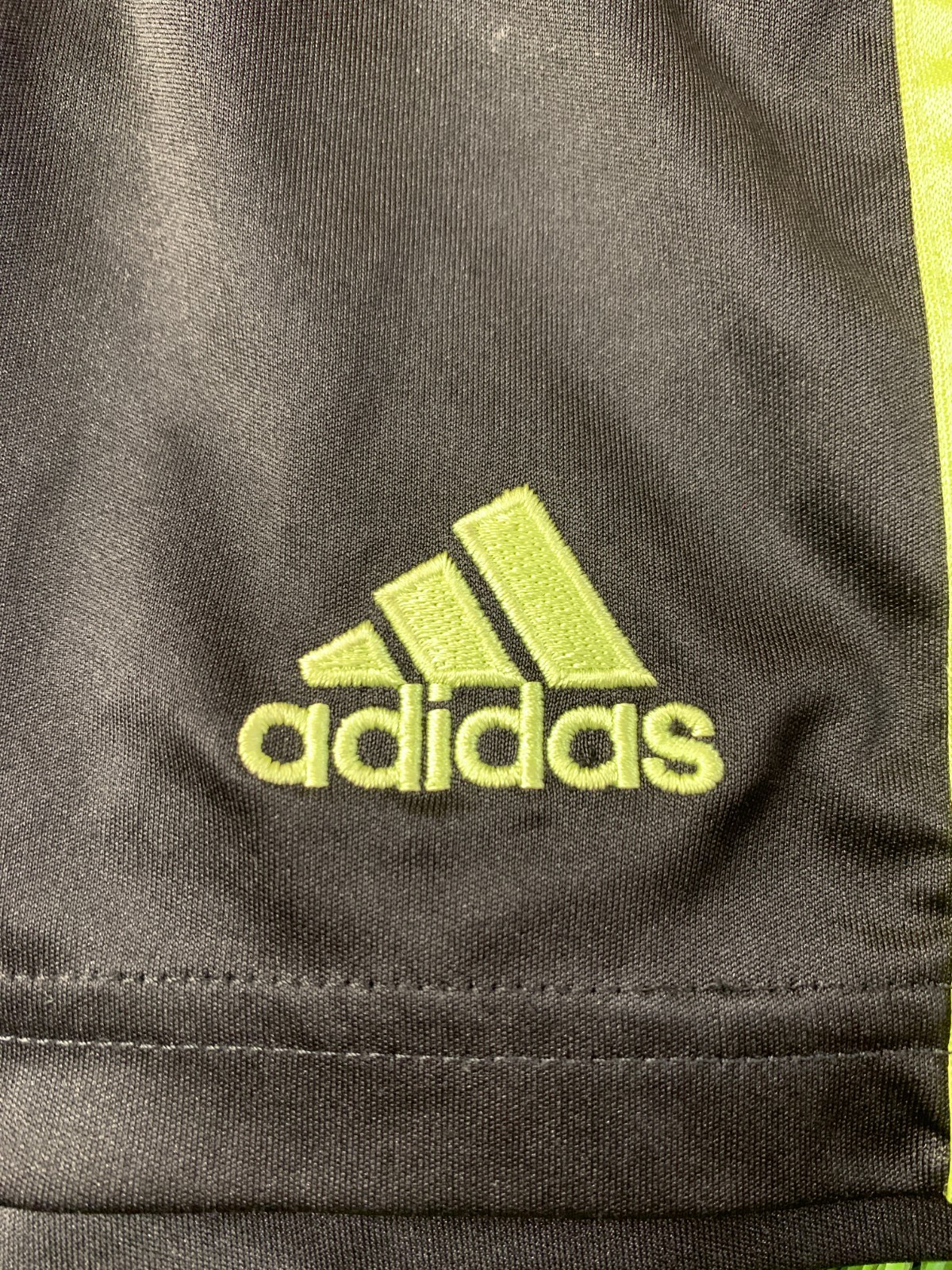 REAL MADRID 2022-2023 FOOTBALL KIT SHIRT JERSEY AND SHORTS THIRD ADIDAS YOUNG XS thumbnail 15