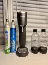 SODA STREAM Machine G100 with 2 bottle and 2 CO2 Empty cartridges