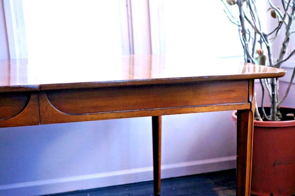 Mesa de comedor Drexel Pan Tempo de mediados de siglo de nogal Foto 4 de 4