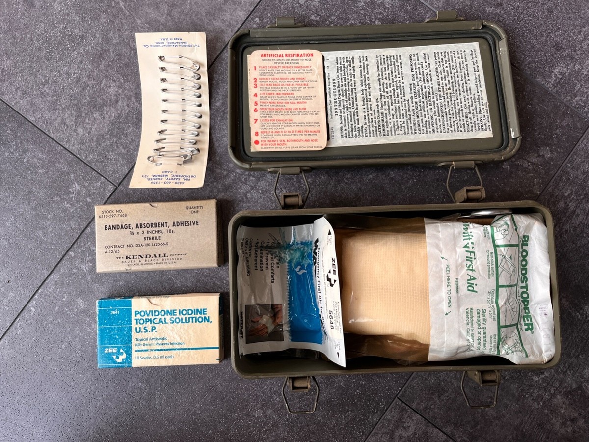 Vintage General Purpose 12 unit First Aid Kit W/ Items Vintage General Purpose 12 unit First Aid Kit W/ Items