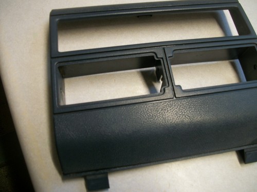 1988-94 CHEVY TRUCK BLUE CENTER DASH VENT PLATE - 第 1/6 張圖片