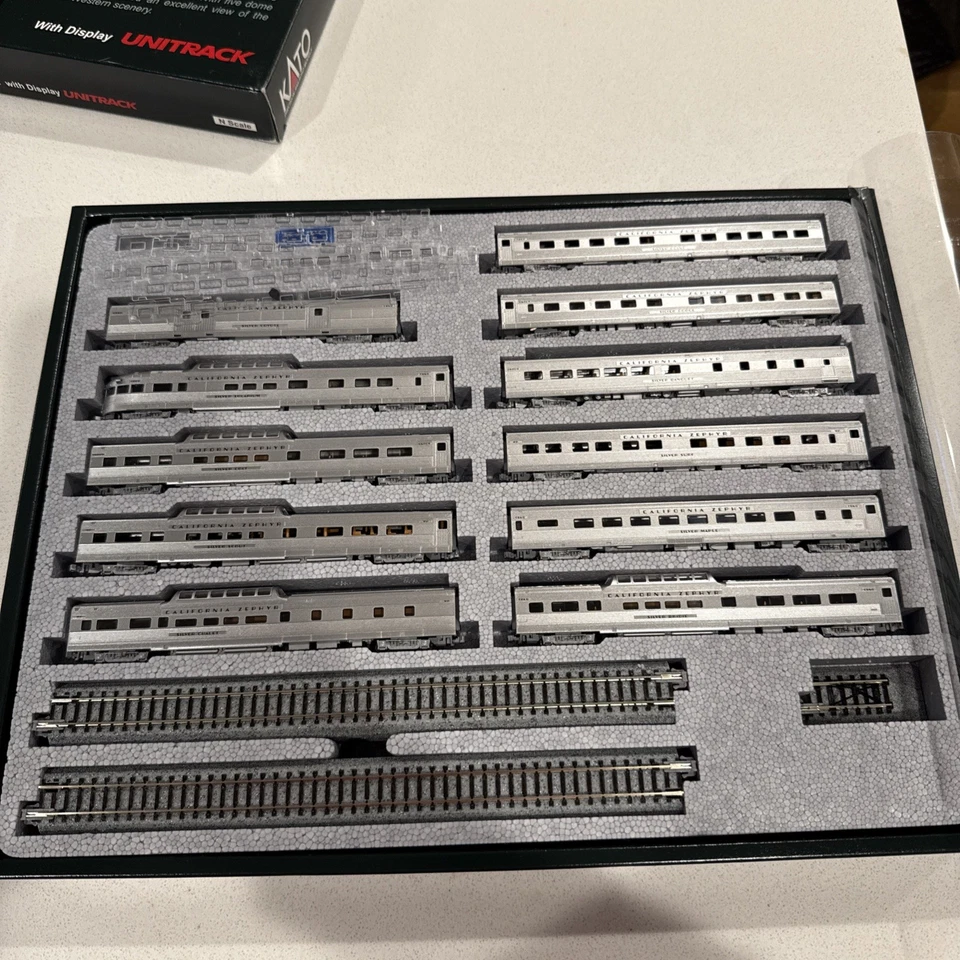 Kato 106-055 N Scale California Zephyr 11 Car Set With Display Unitrack - NIB - Image 3 of 4