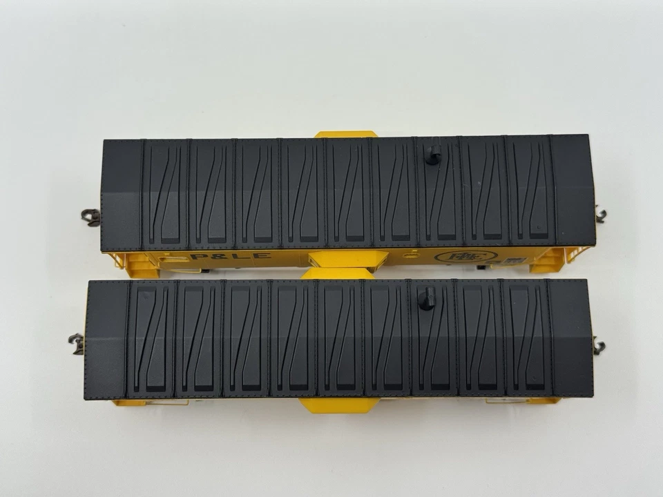HO Walthers 932-27631 Pittsburgh & Lake Erie Bay Window Caboose (2-Pack) P&LE - Image 3 of 4