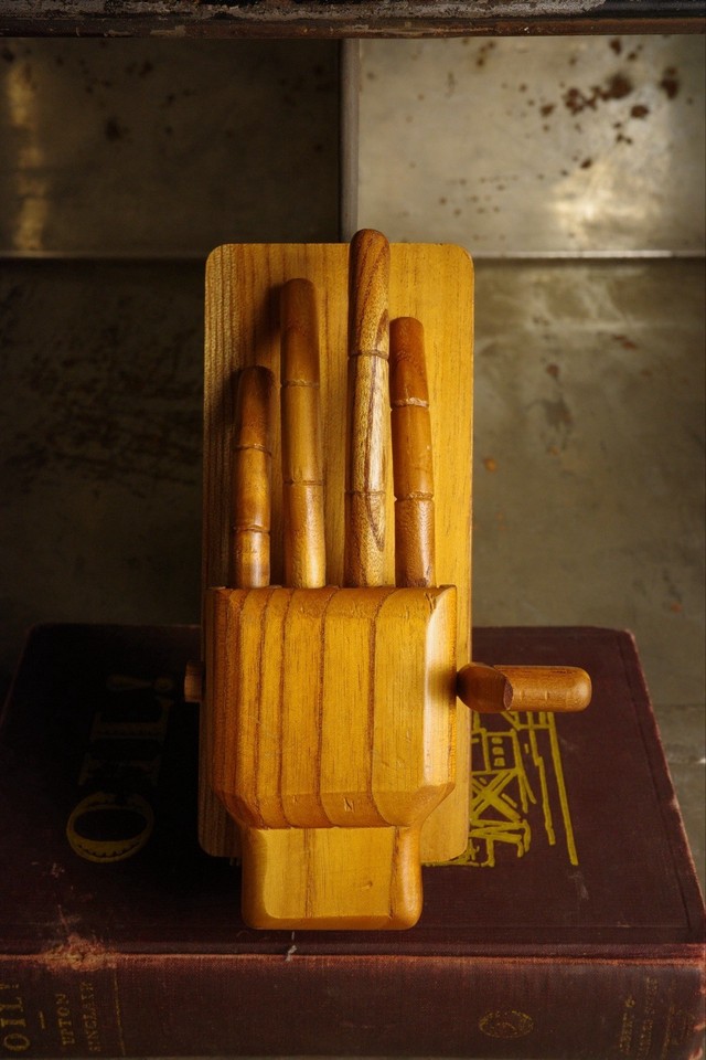 Vintage Wooden Mechanical Crank Hand Kinetic  Tapping Fingers Folk Art Toy