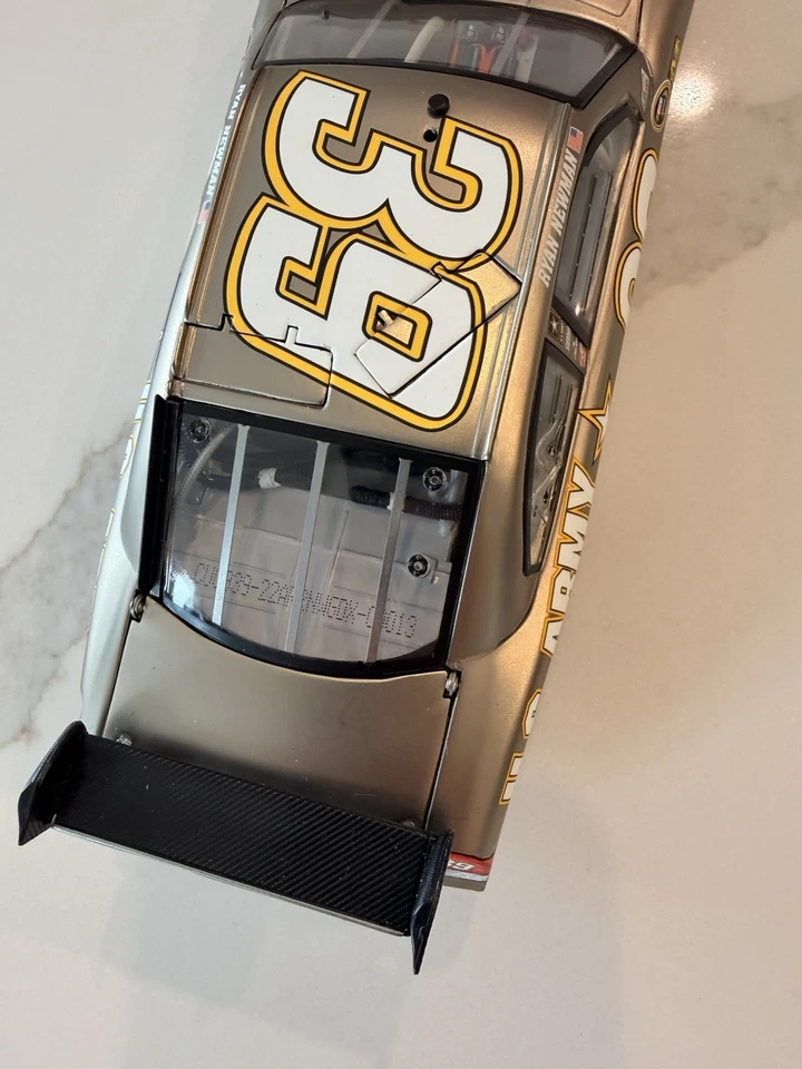 Coche diecast Ryan Newman White Gold Elite 2009 Army Stewart Haas 1:24 NASCAR Foto 3 de 4