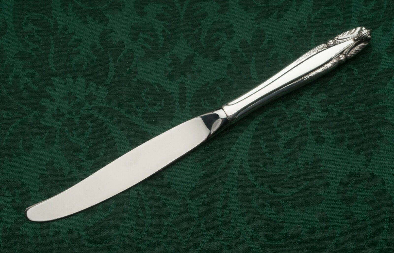 Stradivari by Wallace Sterling Silver individual Dinner Size Knife 9.75"