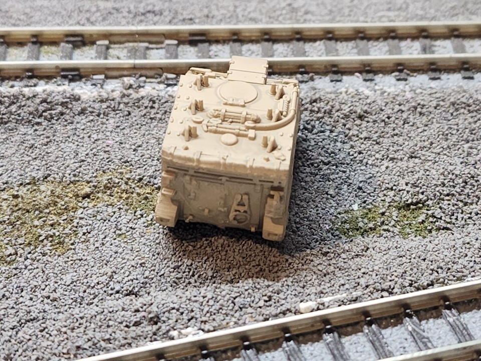 N Scale 1:160 M577 Command Post Carrier Desert Camo - US Army | eBay