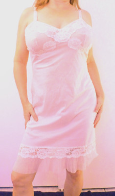 1950s ELEGANT MOVIE STAR VTG PINK SHEER BUST OPERA PLEATED HEM FULL SLIP 36 EVC