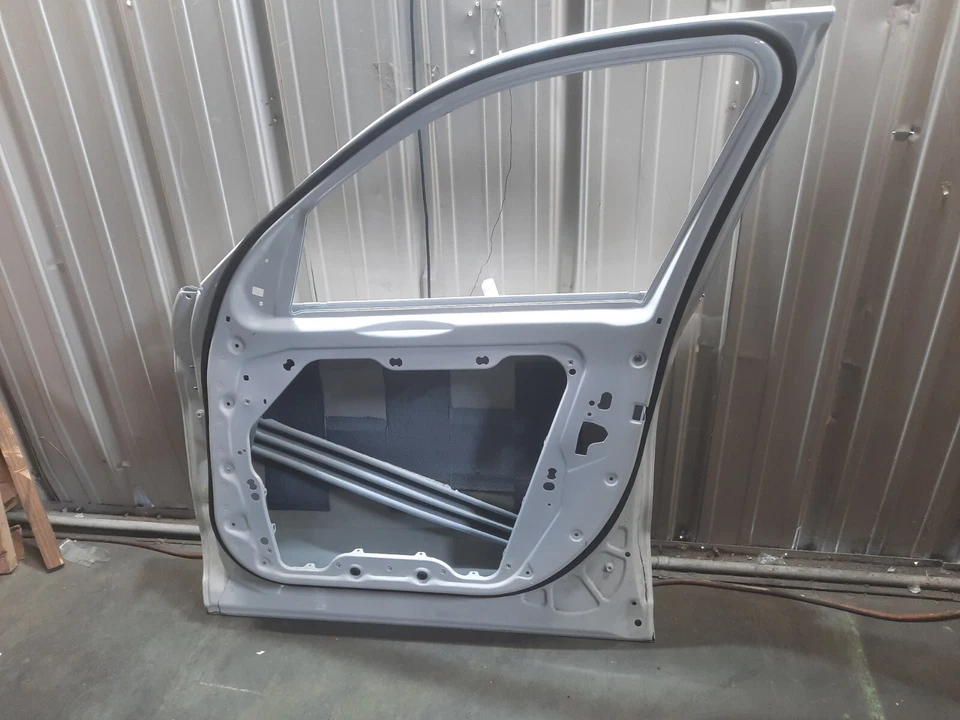 2018 - 2023 BMW X3 FRONT DOOR RIGHT SIDE OEM - Image 4 of 4