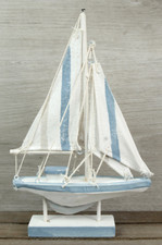 Deko Holz Segelboot gestreifte Segel H 22,5cm maritime Deko Segler Schiff (117)