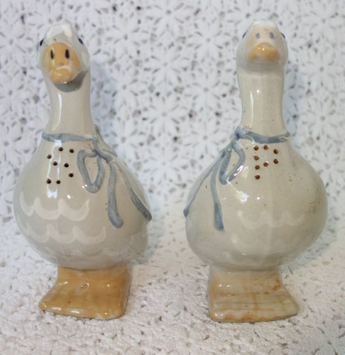 Salero y pimentero vintage de cerámica de gres Louisville, “Gaggle of Geese” - Imagen 11 de 11