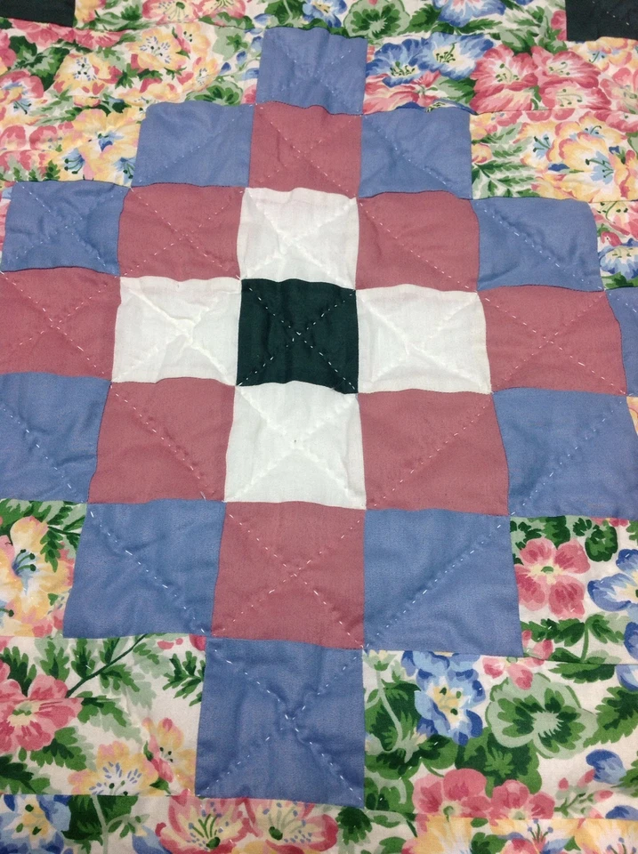 Floral Triple Around The World Patchwork Queen Quilt / Bedspread — 第 2/4 张图片