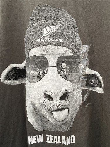 New Zealand Sheep w/ Shades Gray Unisex Adult T-Shirt - Size L - NWOT - Picture 3 of 4