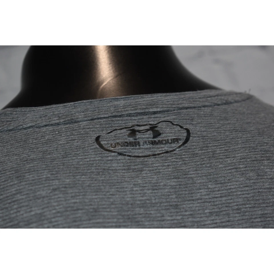 Camiseta Under Armour Tech Masculina Tamanho Grande Desempenho de Academia HeatGear Cinza - Imagem 3 de 4