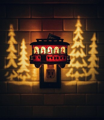 *NEW* Bath & Body Works REINDEER TROLLEY CAR   PROJECTOR Wallflowers PLUG LIGHT