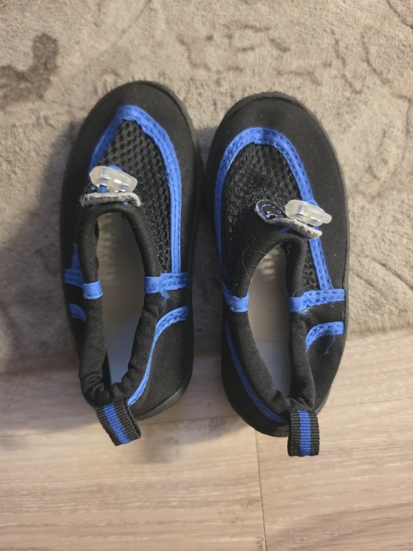 Speedo Size 7 Toddler Water Shoes Excellent Condition.