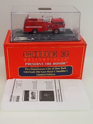 CODE 3  F.D.N.Y Satellite 1  1/64 Scale  Fire Demartment  NEU & OVP 12542