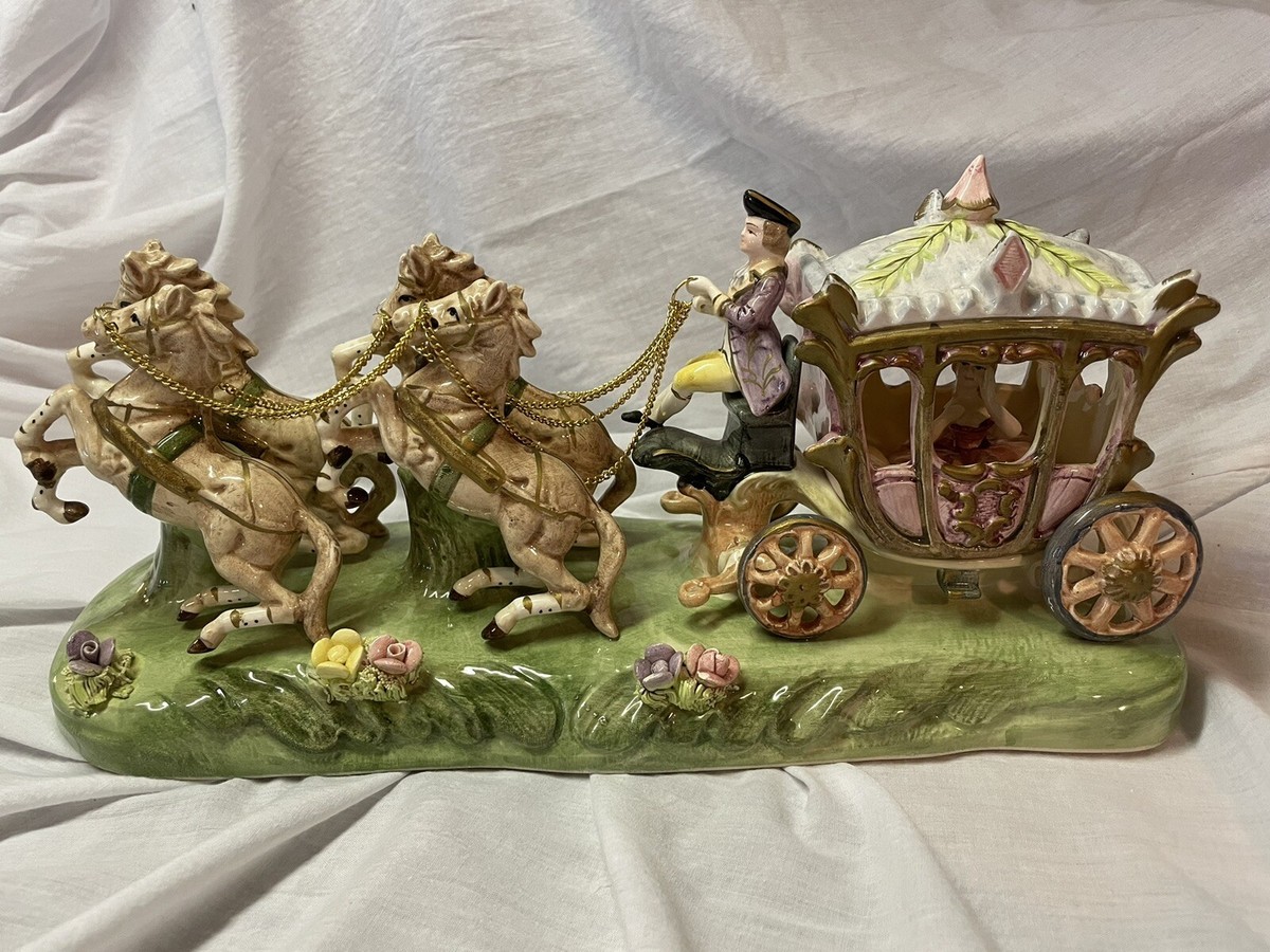 カポディモンテ　CAPODIMONTE 、馬車を引く紳士とプリンセス Antique Capodimonte Porcelain Cinderella Horse Drawn Carriage Blue