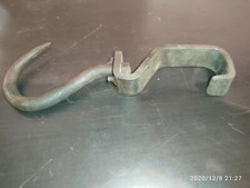 Ancien Crochet De Boucher a suspendre