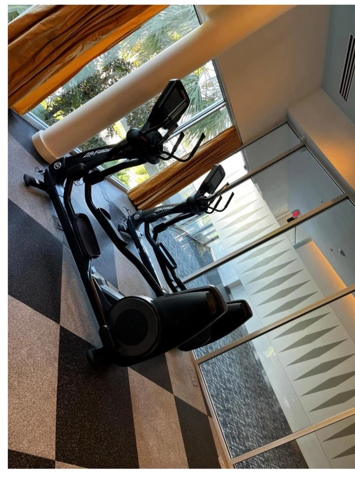 Life Fitness Discovery SE3 Elliptical Crosstrainer pick up only - Image 2 of 4