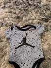 Boys Nike Air Jordan bodysuit size 0-3 months short sleeve multicolor  — photo 2