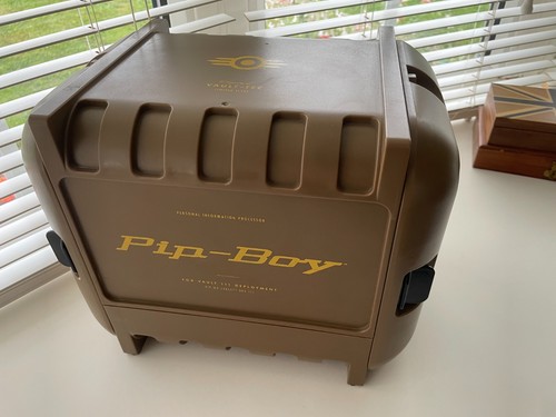 Fallout 4 Vault-TEC Pip-Boy 3000 MK IV Collector's Edition Ltd issue Vault 111 - Picture 7 of 24