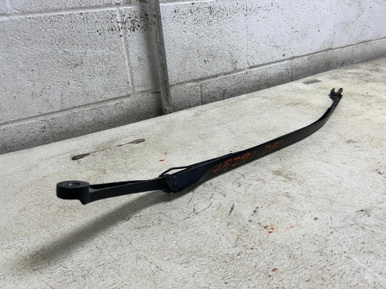 2022 MASERATI LEVANTE Passenger Right Side Wiper Arm
