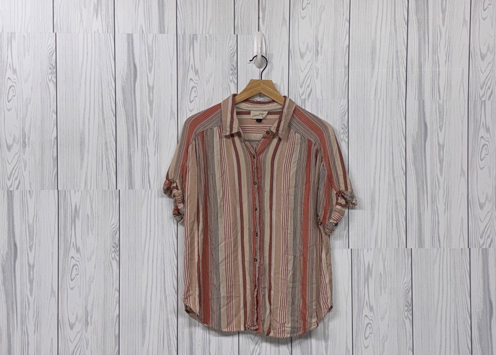 Universal Thread top womens size large short sleeve button up patterned blouse
