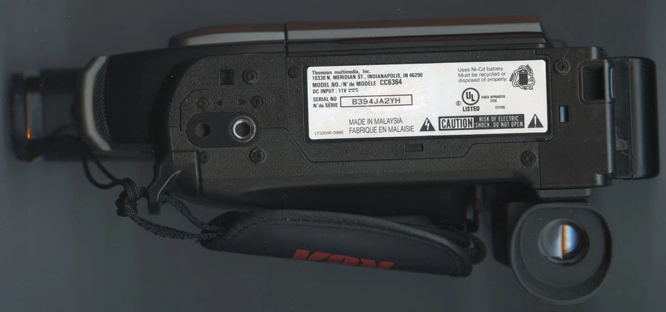 RCA AutoShot CC6364 VHS-C Camcorder 400X Zoom w/accessories power supply bag - Image 2 of 4