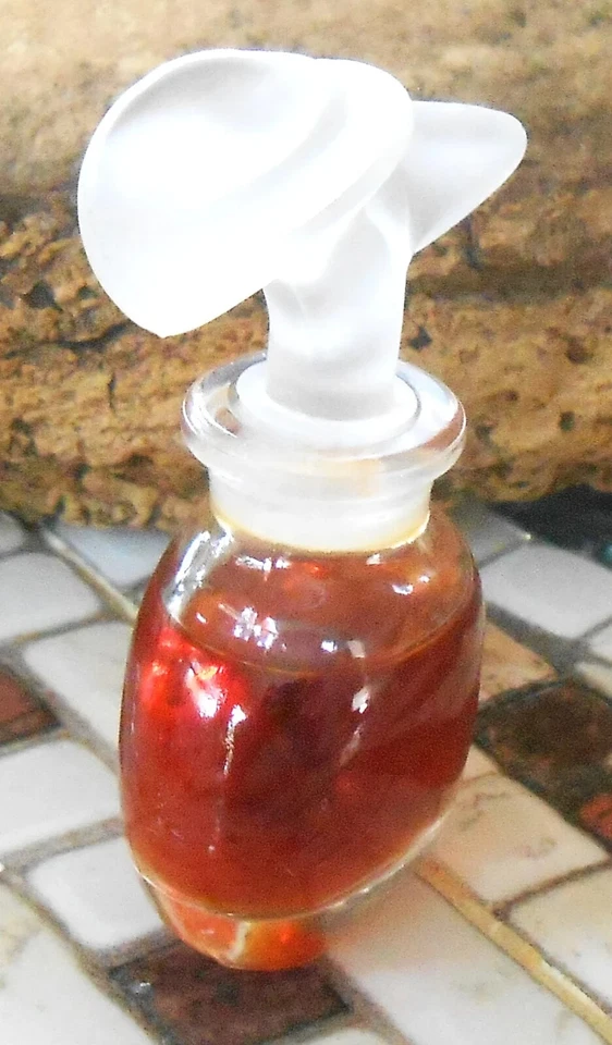 RARE Pair Chloe .25 & 1/8oz Miniature True Perfume Parfums Lagerfeld Flower Cap - Image 4 of 4