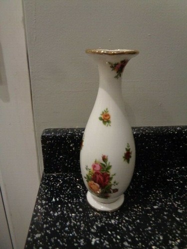 ROYAL ALBERT OLD COUNTRY ROSES BUD VASE - 第 1/2 張圖片