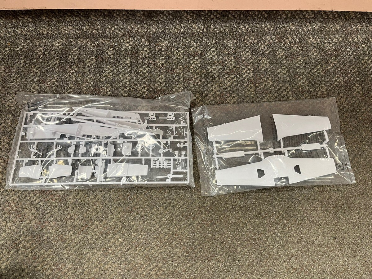 MINICRAFT 1/48 SCALE BEECHCRAFT BONANZA V35 PLASTIC MODEL