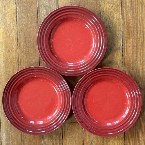 set of 3 LE CREUSET RED/CERISE Salad PLATES 10 Inches OMBRÉ RIM CHERRY - Picture 11 of 18
