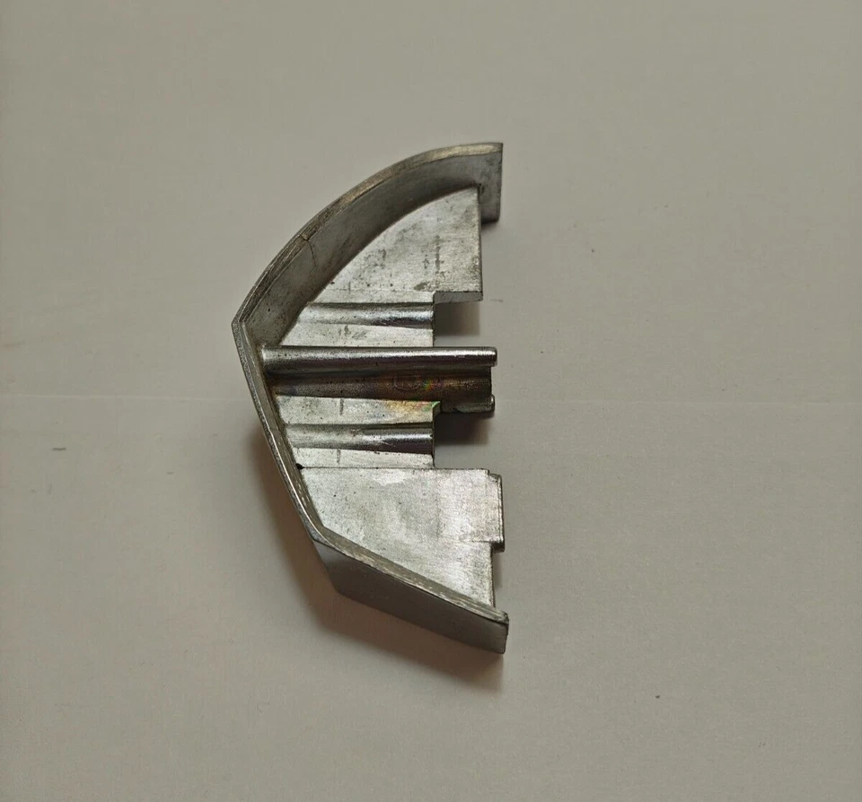 1951 - 1952 年普利茅斯左侧下格栅到停车灯条 1345755 NOS。 — 第 4/4 张图片