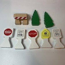 Mellisa and Doug Wooden Traffic Road Signs Trees Lot Of 8