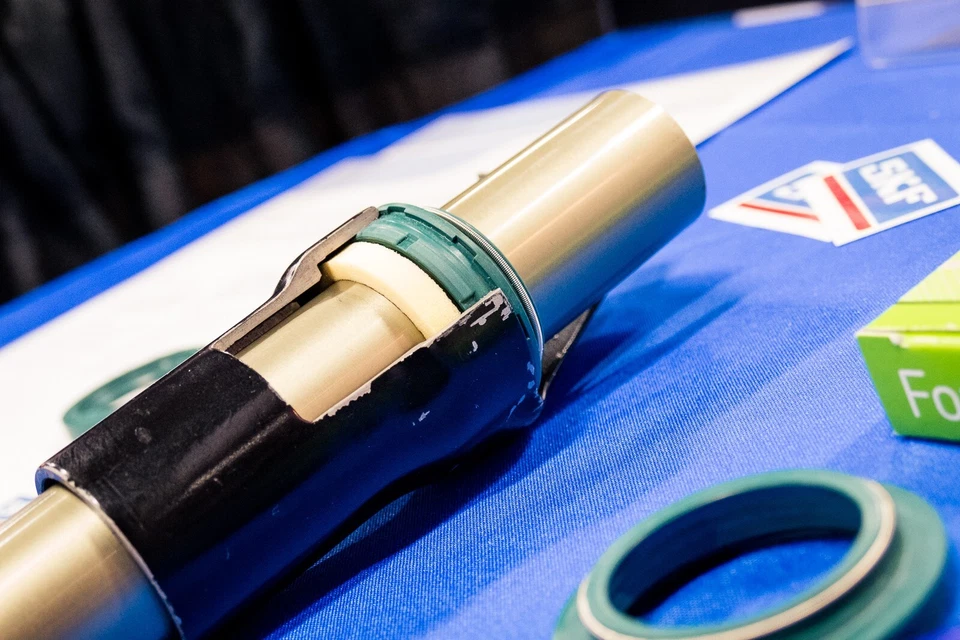 KIT DE SERVIÇO DE VEDAÇÃO DE GARFO KTM SX125 SX150 SX250 SKF MOTOREX RACING OIL 2017-2024 - Imagem 4 de 4