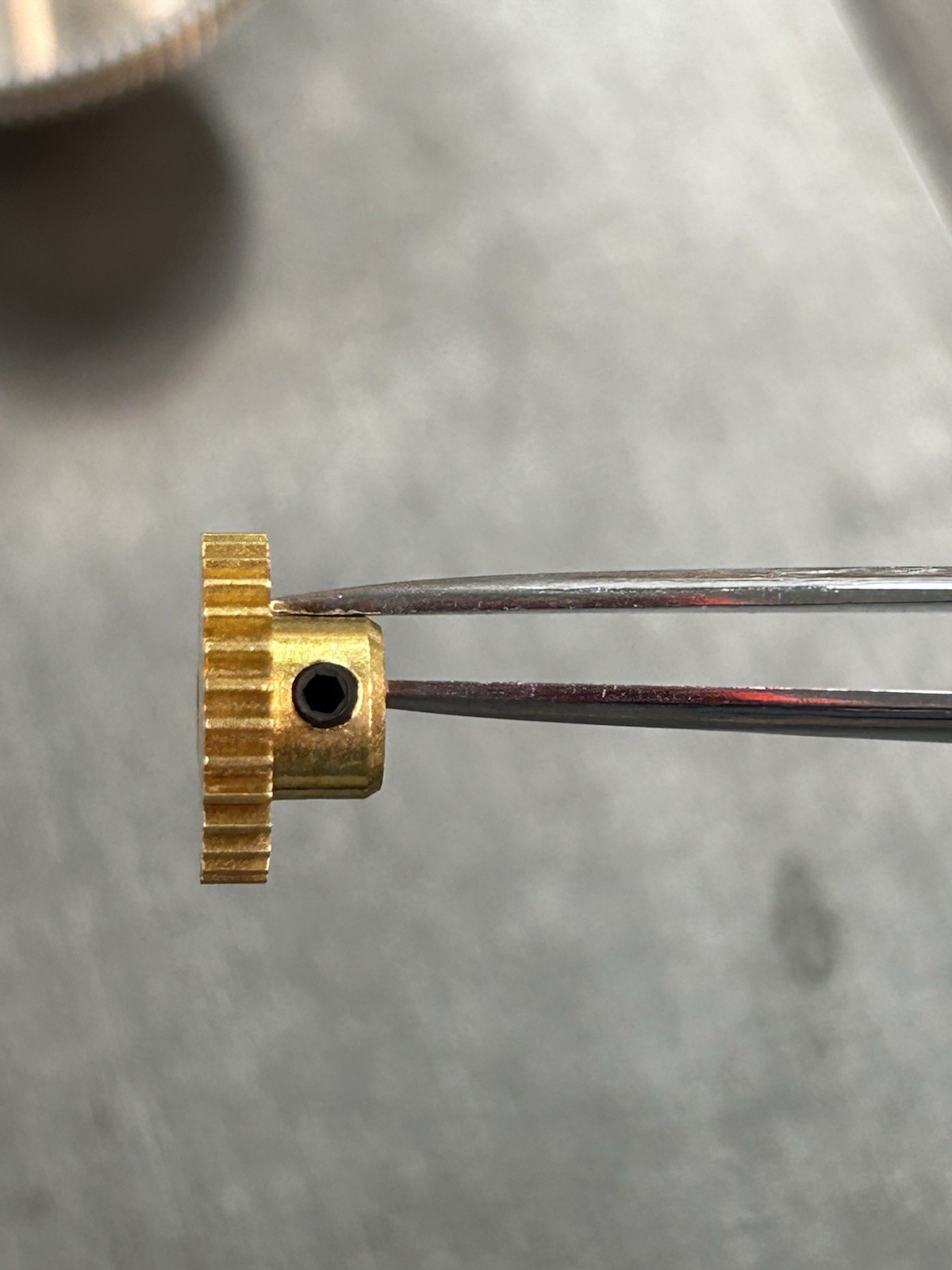 QTY 1 TRADESHIP 64 PITCH BRASS PINION GEAR 29 TEETH TOOTH SLOT CAR .091” BORE