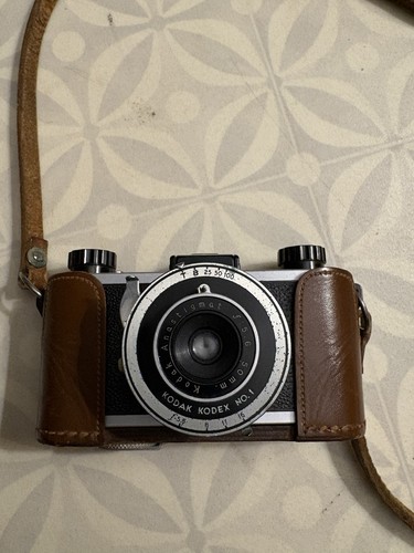 CLIC-CAMERAS: La KODAK 35 RF, ese extraño aparato