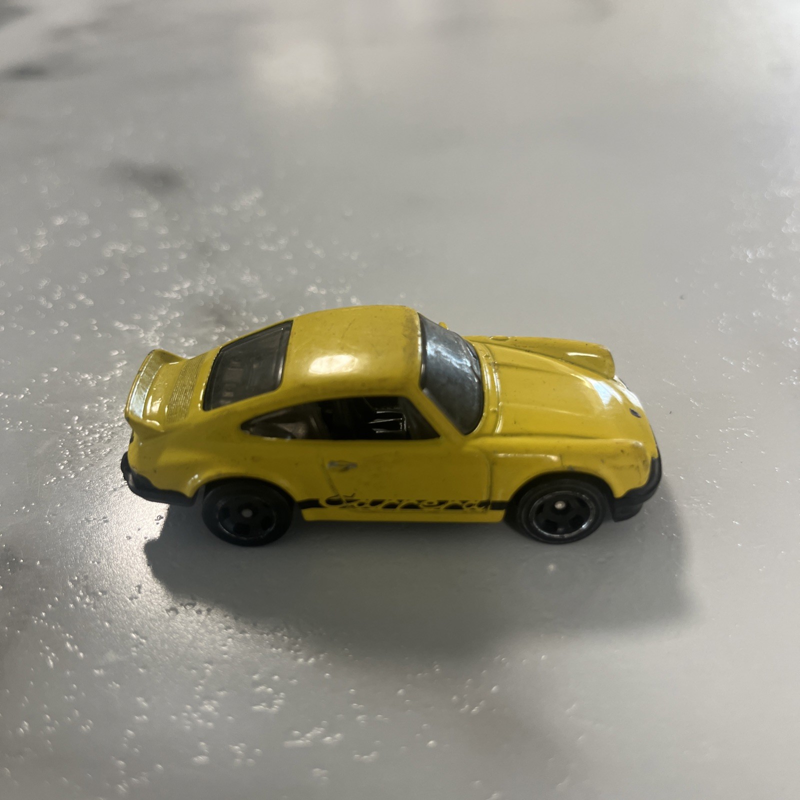 Hot Wheels Porsche 911 Carrera RS 2.7 1:64 Yellow Diecast Car