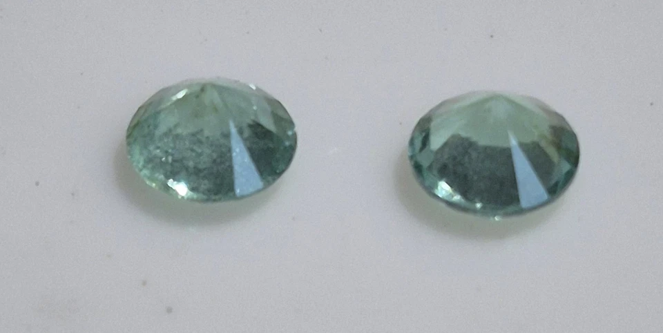 MATCH PAIR LIGHT PASTEL GREEN EMERALDS mm5 0.78ct UNTREATED - Image 3 of 4