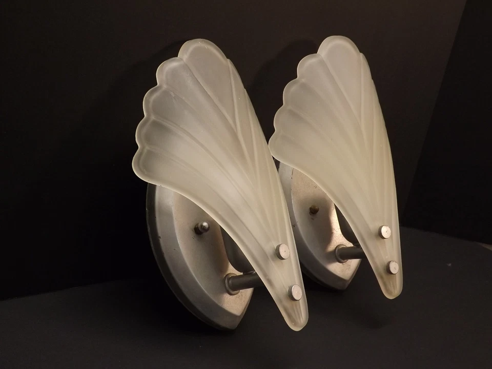 Vtg Frosted Glass Leaf Shell Fan Fixtures Wall Sconces Mid Century Art deco Pair - Image 3 of 4