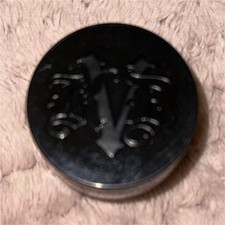 Kat Von D Vegan Beauty Lock-it Loose Setting Powder Translucent 1.4g comes with4
