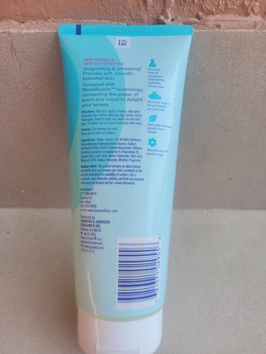 Deep Action Exfoliating Cleanser Naturally-derived beads Oil Free. 7 Fl.Oz(207m - Picture 2 of 2
