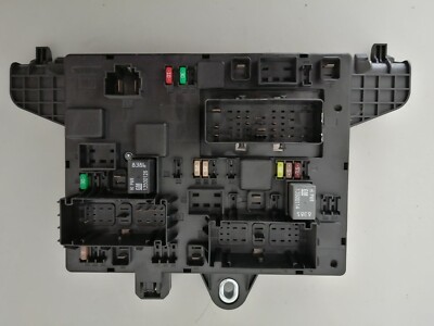 Packung Relais Relay Sicherungen Opel Astra 365927271 1110021AA 13302300 1550