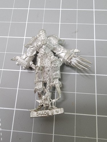 Warhammer 40K Chaos Space Marine Captain Vampire Pewter Model Missing Claw - Picture 4 of 9