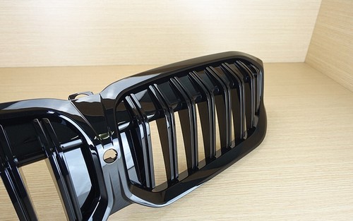 Shiny Black Single Line Front Grille With Camera Hole For BMW G20 G21 G28 3-Ser. - Picture 9 of 10