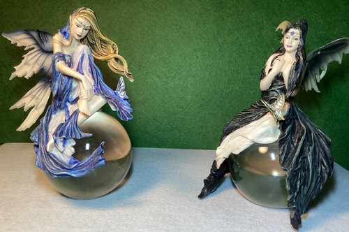 2 Munro - Nene Thomas Resin Skulpturen; geflügelte Feen NT122 blau & NT123 schwarz - Bild 4 von 14