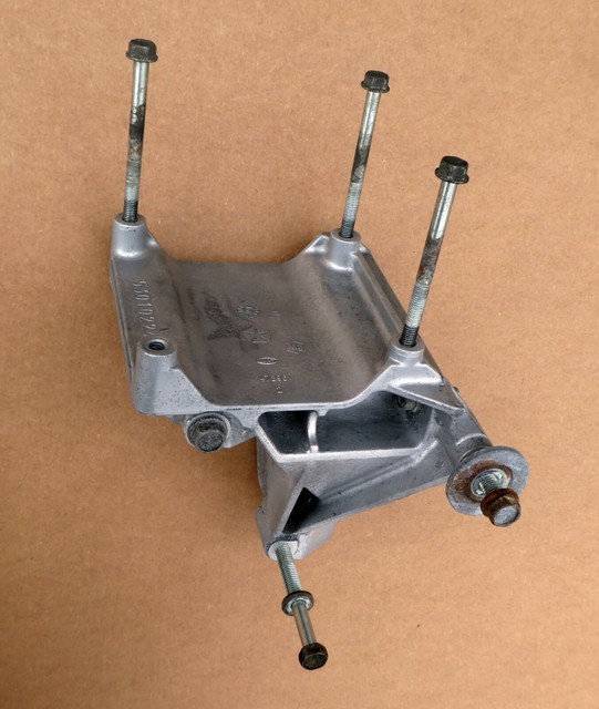 9702 Jeep Bracket Alternator A/c Mount 53010224AB Wrangler Grand